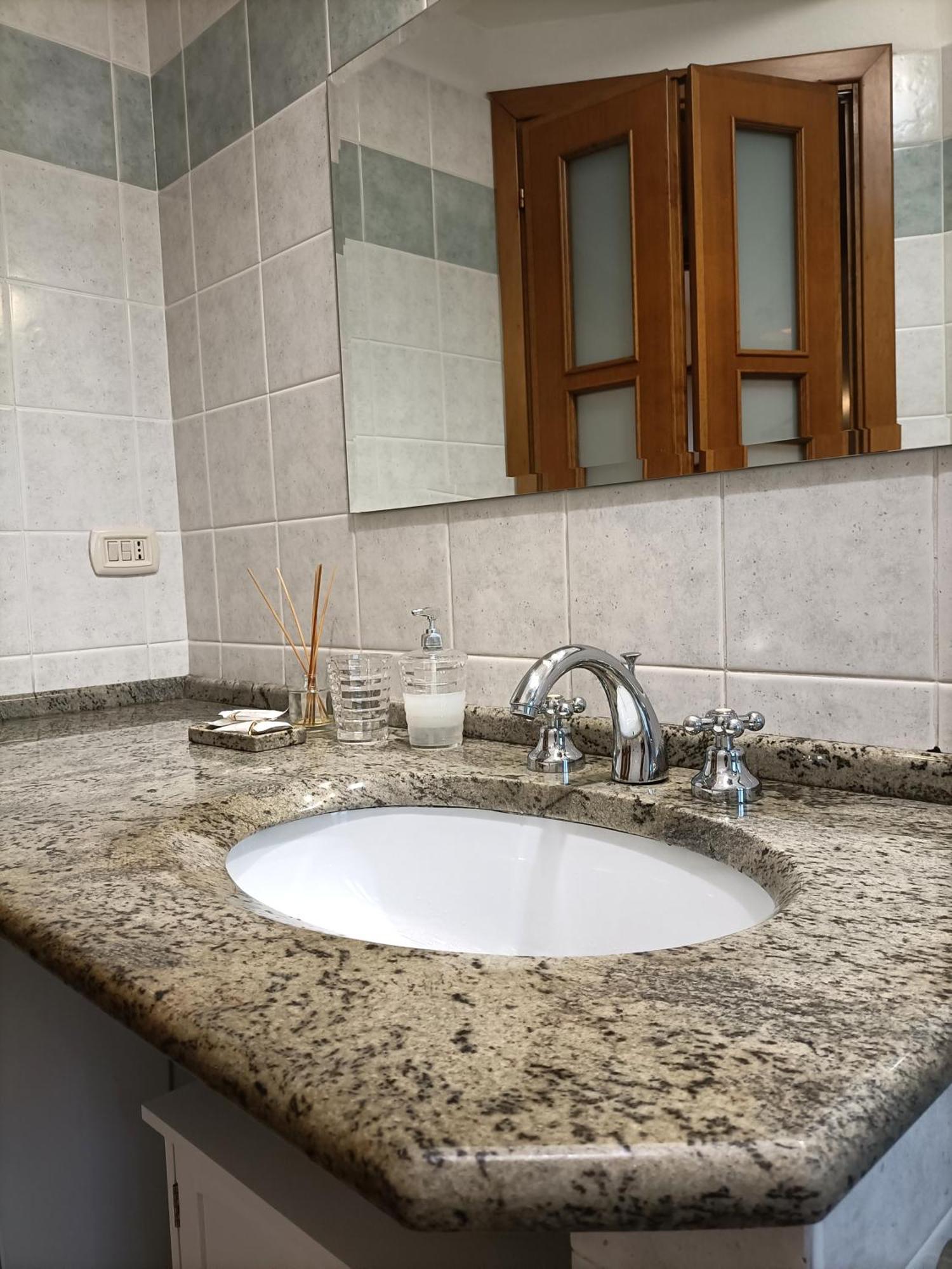 Bright Port View Apartment- Free Parking 칼리아리 외부 사진