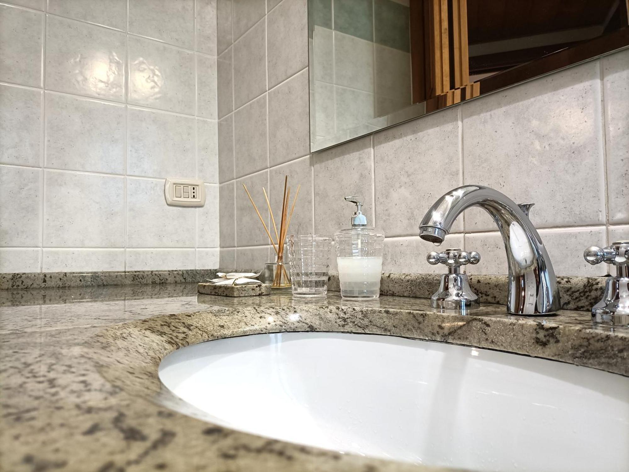 Bright Port View Apartment- Free Parking 칼리아리 외부 사진