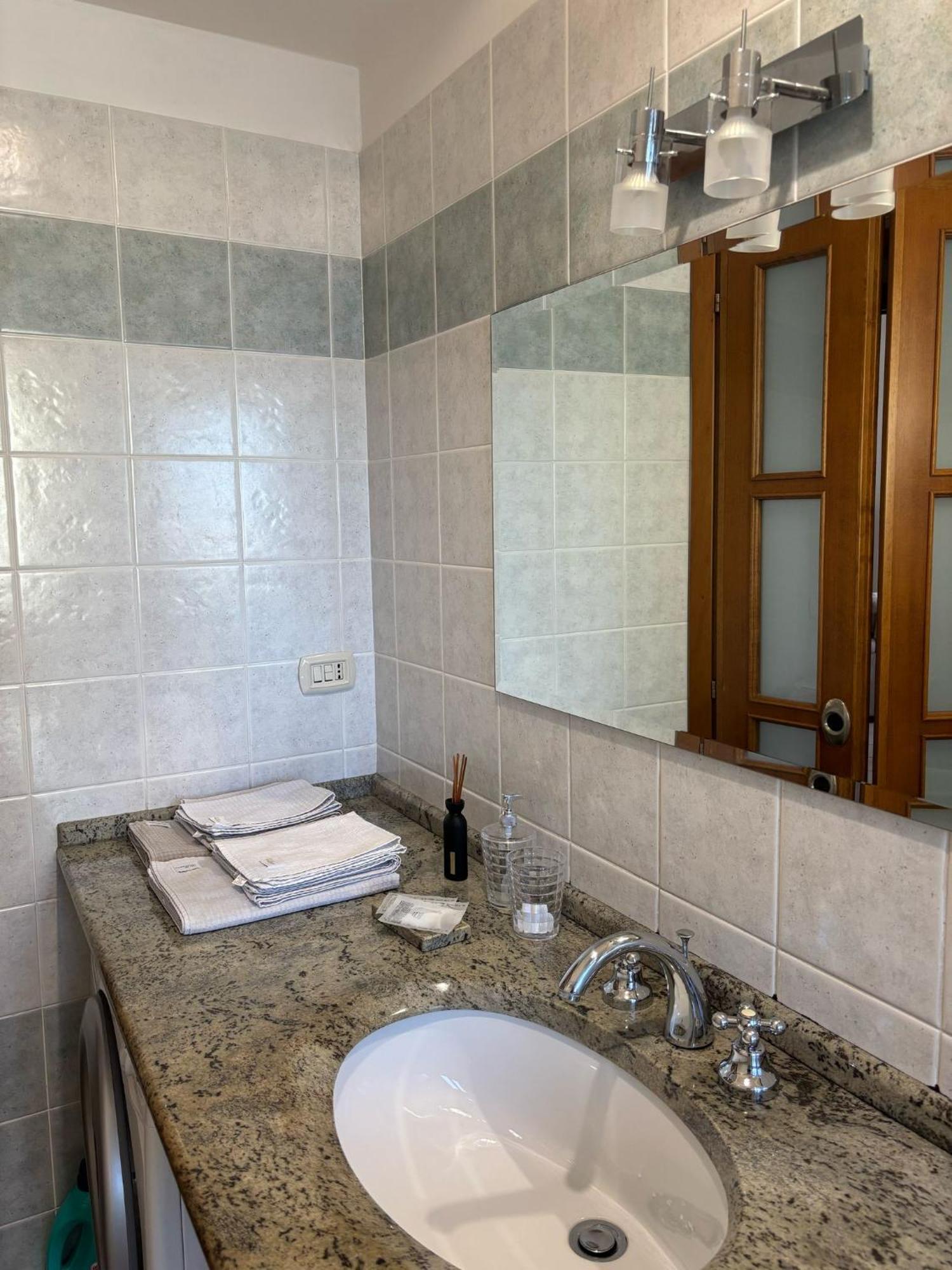 Bright Port View Apartment- Free Parking 칼리아리 외부 사진